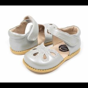 Livie and Luca petals